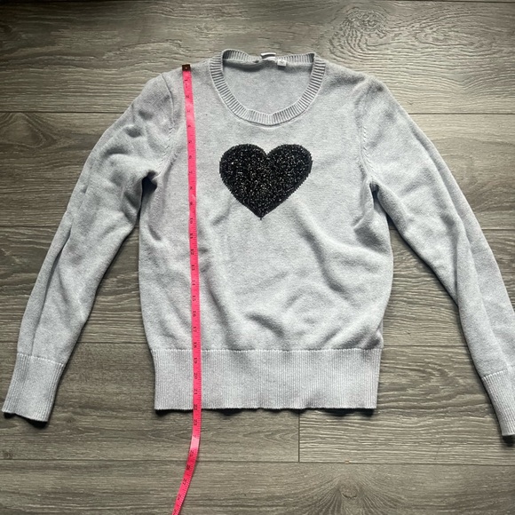 Gap Gray Cotton Long Sleeve Black Heart Lightweight Transitional Sweater Size S - Picture 7 of 7